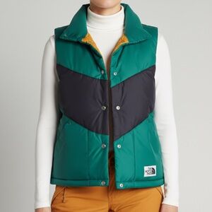The North Face Women’s Sylvester Insulated Vest Evergreen Patchwork Big Sky S02